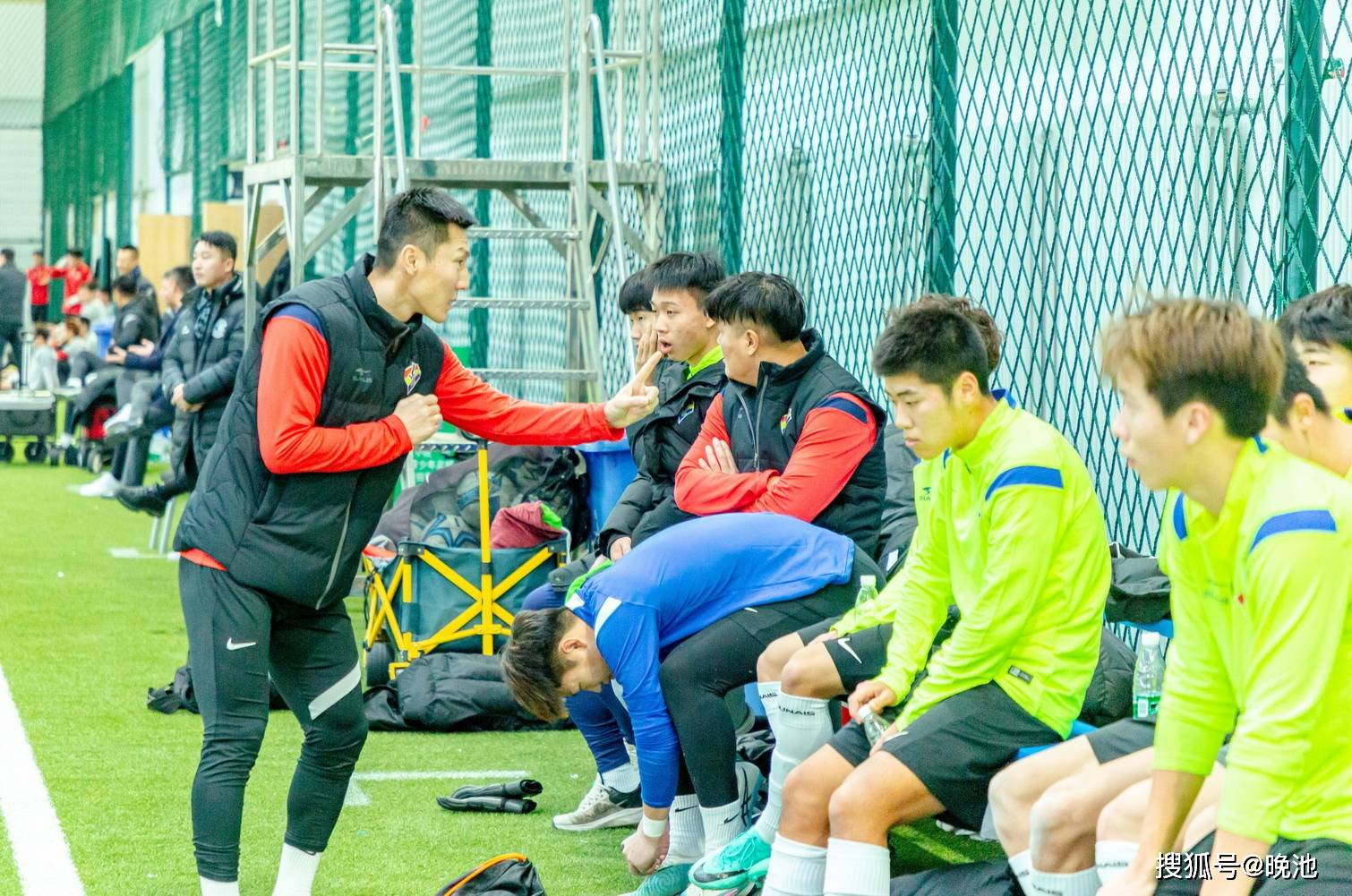 南宫电竞社区关于山东男篮今夜扳平良机，志在西甲名次提升，悬念犹存，更衣室氛围转暖的信息