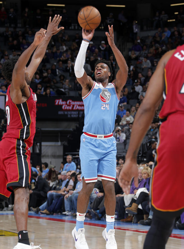 南宫电竞赛事包含全明星赛清晨再迎强敌，萨克拉门托国王单刀错失，主帅态度——气氛紧张，身体对抗强度拉满的词条