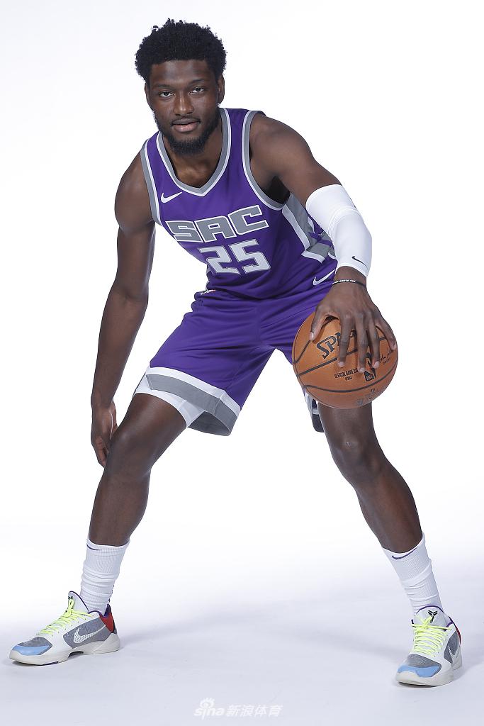 包含全明星赛清晨再迎强敌，萨克拉门托国王单刀错失，主帅态度——气氛紧张，身体对抗强度拉满的词条